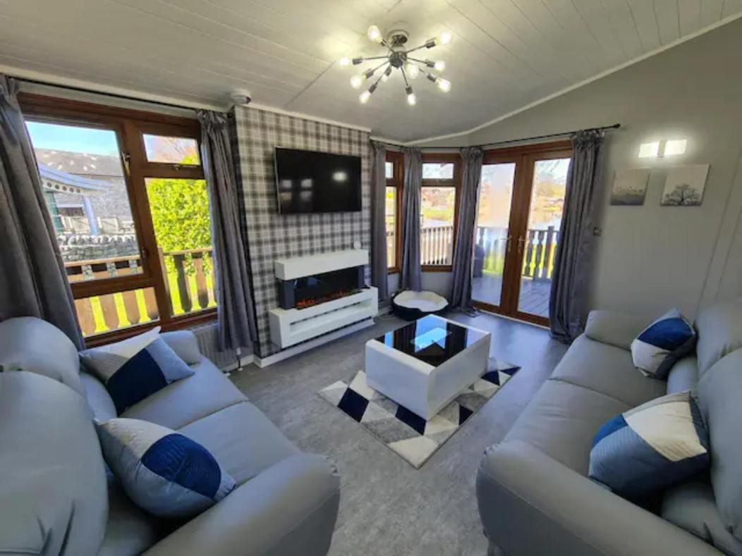 4 Bed Luxury Lodge With Hot Tub Near Lake District Warton エクステリア 写真