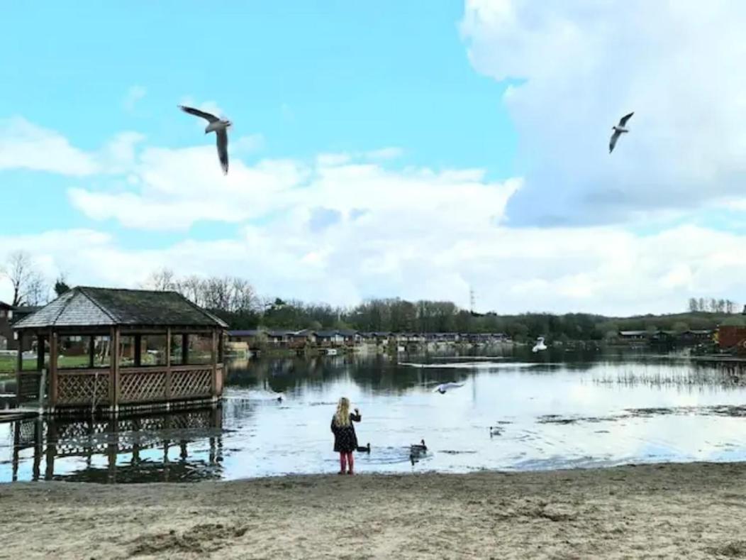 4 Bed Luxury Lodge With Hot Tub Near Lake District Warton エクステリア 写真