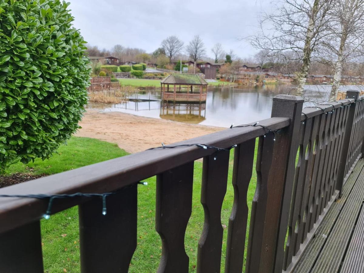 4 Bed Luxury Lodge With Hot Tub Near Lake District Warton エクステリア 写真