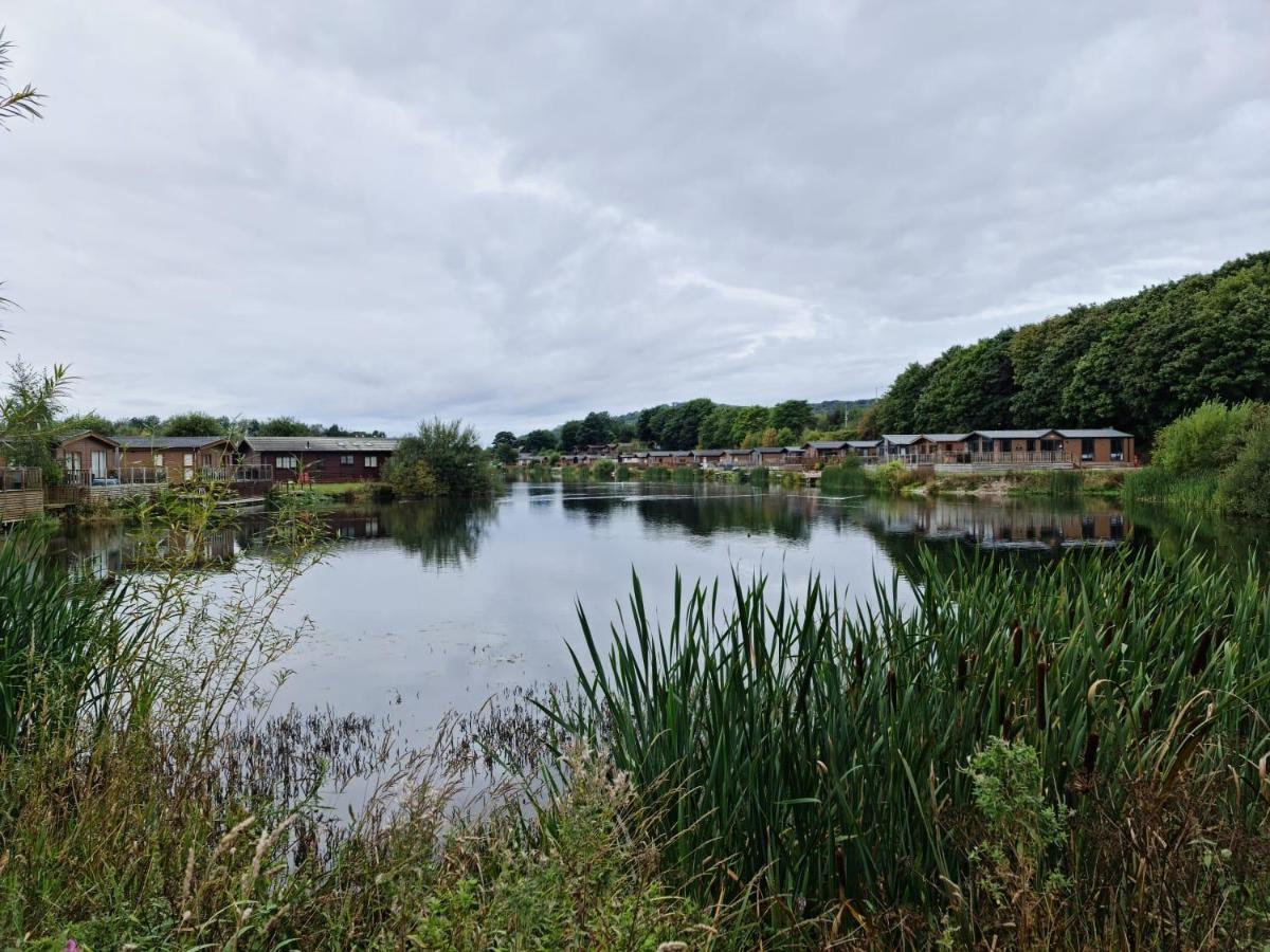 4 Bed Luxury Lodge With Hot Tub Near Lake District Warton エクステリア 写真